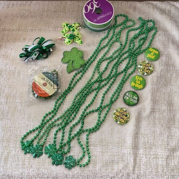 Bundle of Green St Patrick Day Items: Necklaces, Pins, Ribbon & Barrettes. 🍀 - Picture 2 of 13